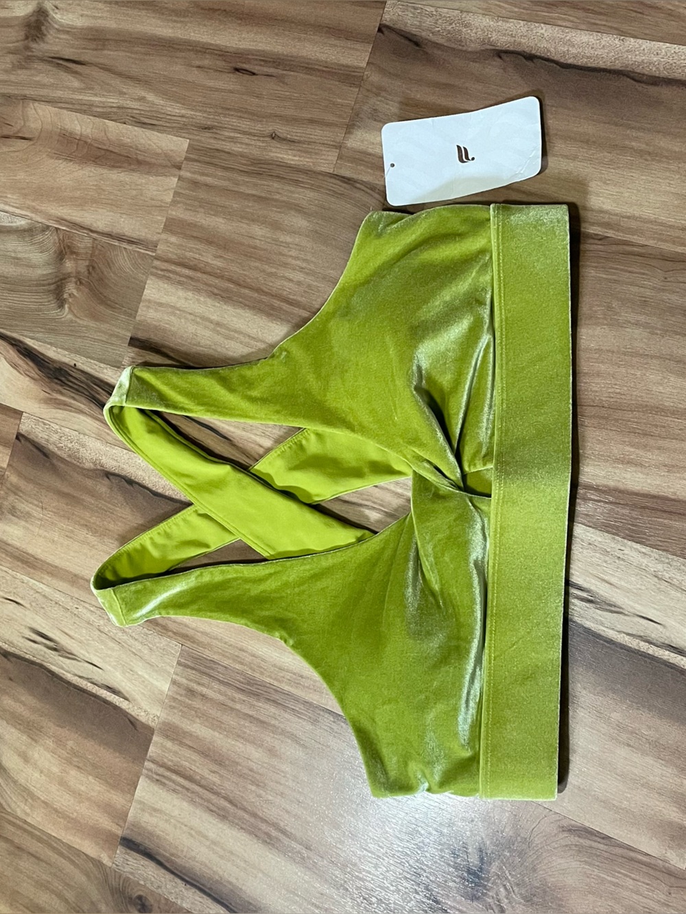 NWT Fabletics Oasis Crushed Velour Twist Sports Bra Chartreuse Green Size XL - Picture 1 of 7